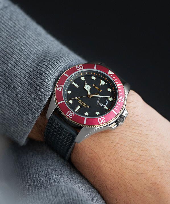 órák | B8NR131 Timex ezüst tónusú/fekete/piros kikötőparti 43 mm-es gumiszíjas karóra férfiak