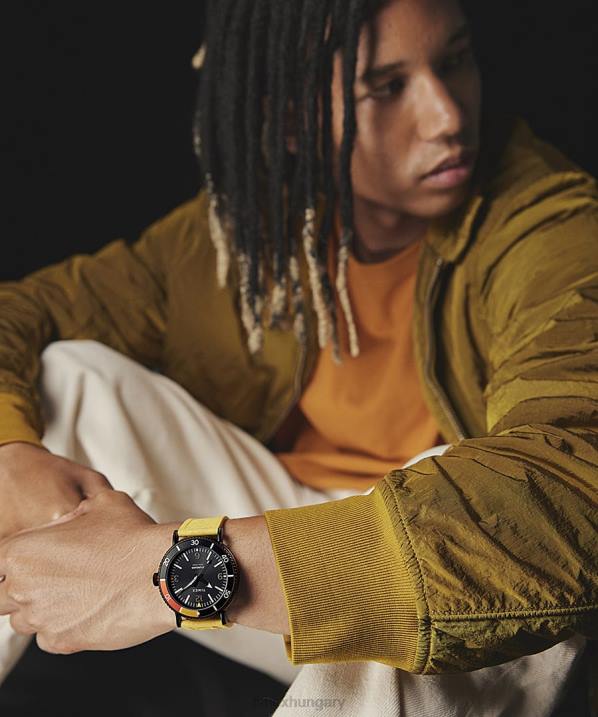 órák | B8NR105 Timex ezüst tónusú/sárga/fekete/egyéb szabványos búváróra, 43 mm-es környezetbarát műgyanta szíjjal férfiak